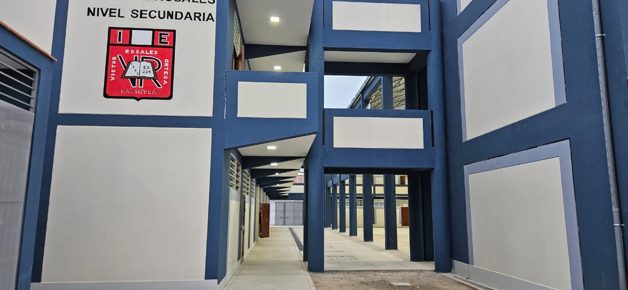Fachada de la I.E. Víctor Francisco Rosales Ortega